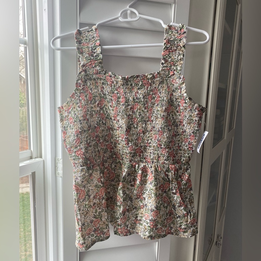 ⭐️⭐️Old Navy floral stretchy top